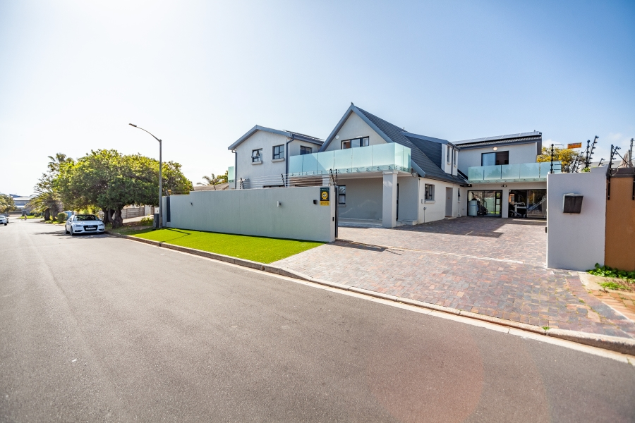8 Bedroom Property for Sale in Milnerton Ridge Western Cape